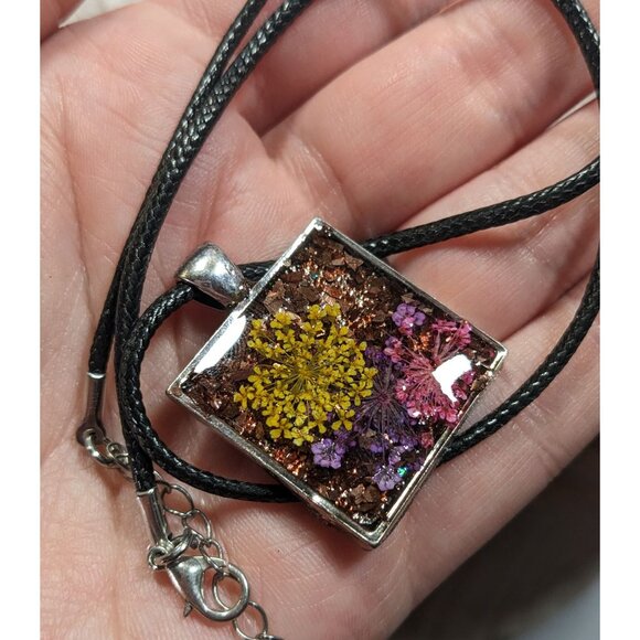 Handmade Pressed Flower And Glitter Under Resin Pendant Necklace - Picture 3 of 5